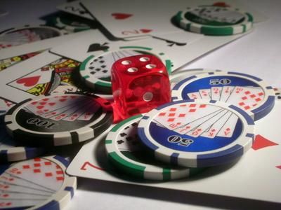 888 Poker پر آن لائن سلاٹس کے بارے میں